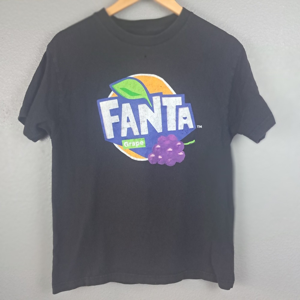 Fanta Grape Soda Graphic T-Shirt Mens Medium Black Coca-Cola Short Sleeve Tee